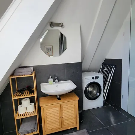 Dachgeschosswohnung 2 - Am Schloss Apartman Oberschleißheim