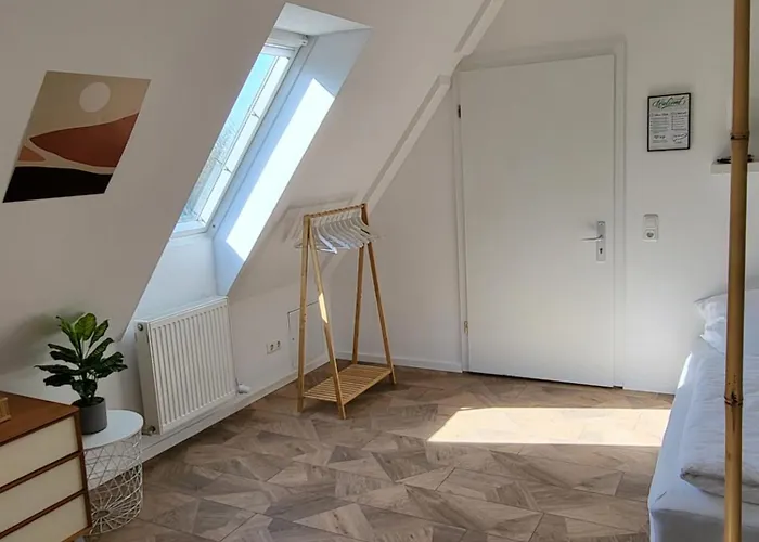 Dachgeschosswohnung 2 - Am Schloss Apartman Oberschleißheim